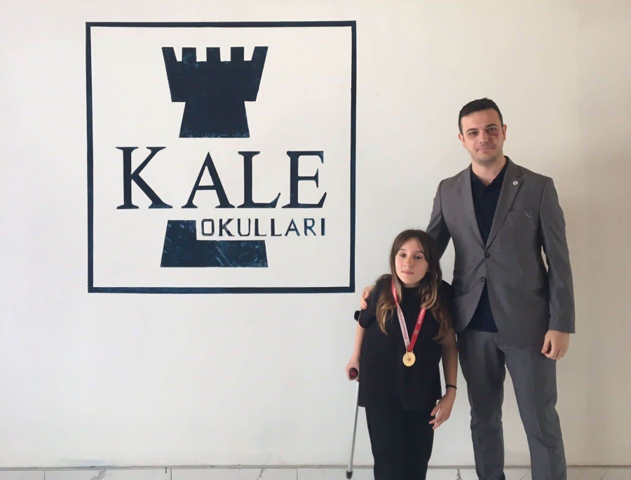 KALE OKULLARI BAŞARIYA DOYMUYOR