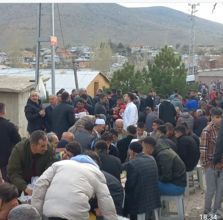 MUHTARDAN VATANDAŞLARA YEMEK