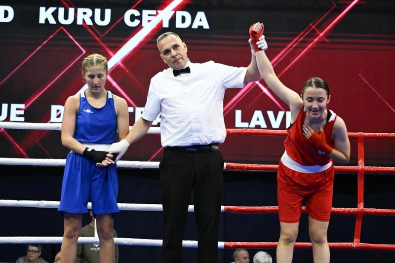Merkezefendili Boksör Ceyda Kuru Avrupa Üçüncüsü Oldu