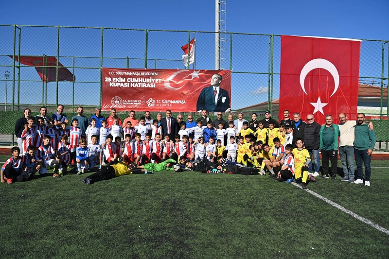 Cumhuriyet Kupası Tenis ve Futbol Turnuvaları Sona Erdi