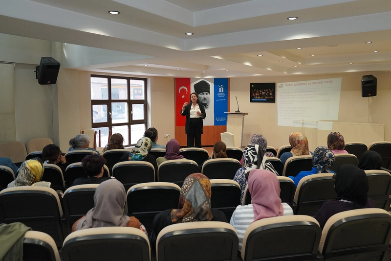 Tepebaşı Belediyesi Belde Evi Kursiyerlerine Kadın Sağlığı Seminerleri Veriyor