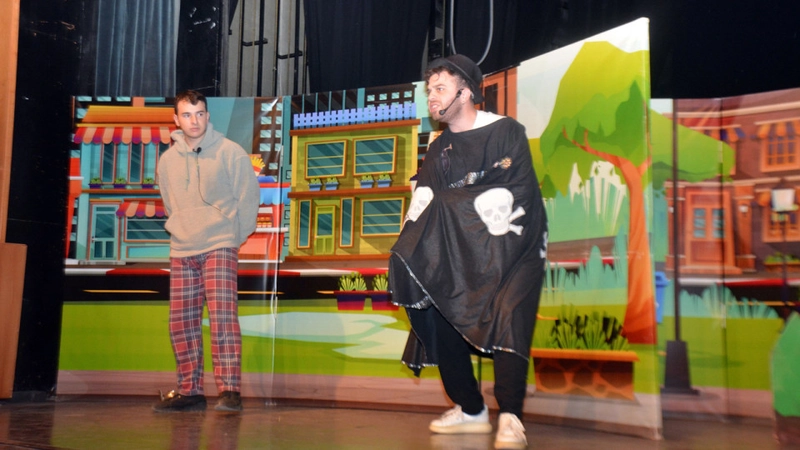 Dile Benden Ne Dilersen Tiyatrosu Çocuklarla Buluştu