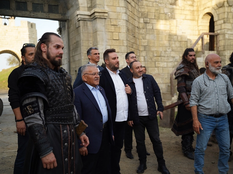 Büyükkılıç, Bozdağ Film Platolarını Ziyaret Etti