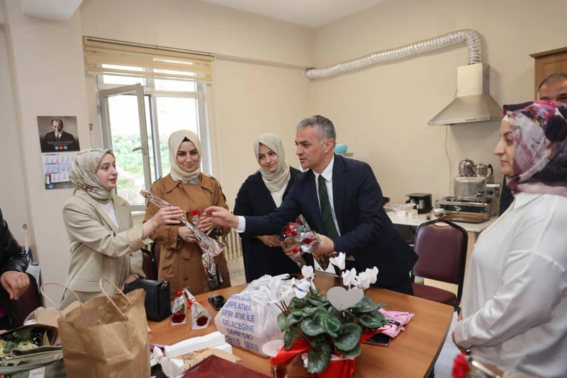 Yomra Belediye Başkanı Mustafa Bıyık Öğretmenler Günü