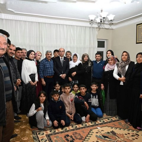 Yeşilyurt Belediye Başkanı Geçit, Dört Kuşağın Bir Arada Yaşadığı Aileyi Ziyaret Etti