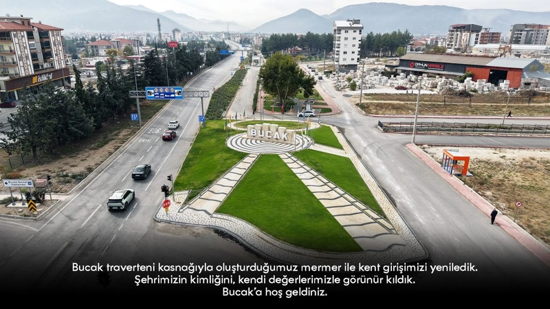 Bucak Traverteni Kullanılarak Kent Girişi Yenilendi