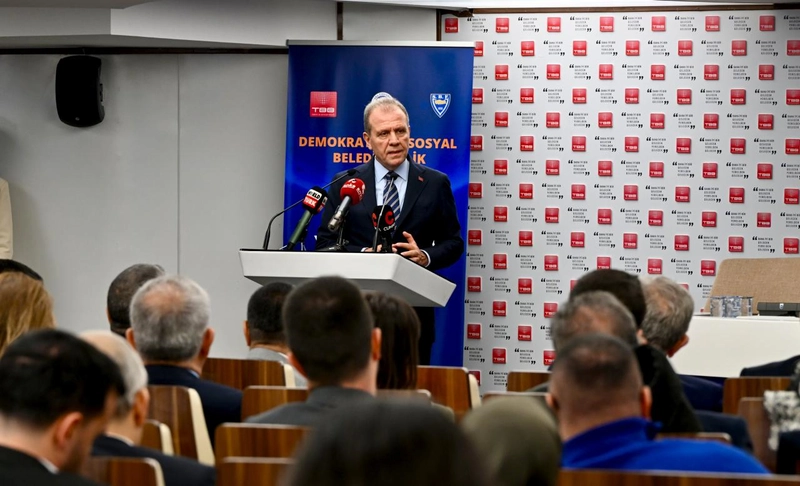 Mersin Büyükşehir Belediye Başkanı Seçer, Yerel Yönetimler Sempozyumu