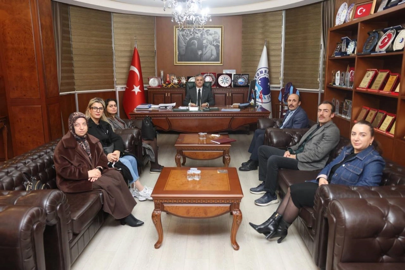 Yomra Merkez Ortaokulu Yönetimi, Belediye Başkanı Mustafa Bıyık