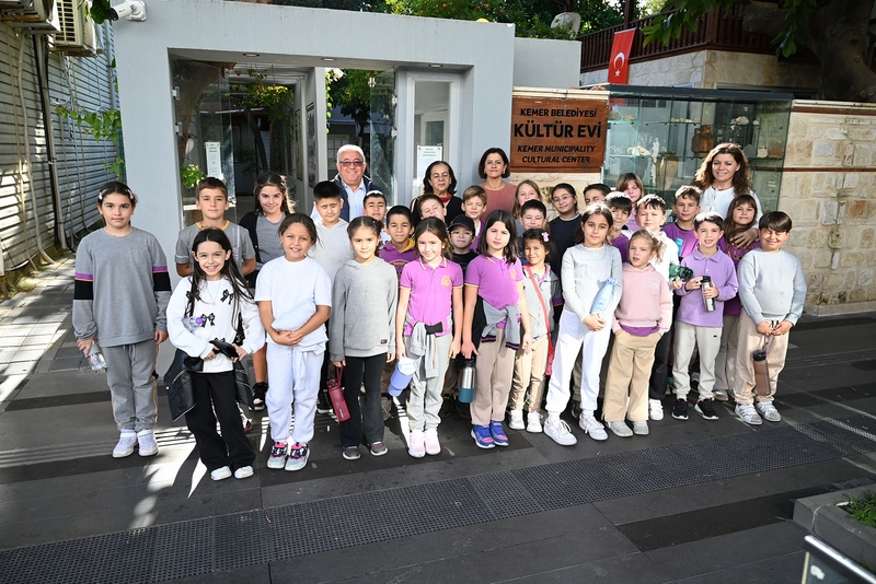 Kemer Uğur Okulları Öğrencileri Kültür Evi