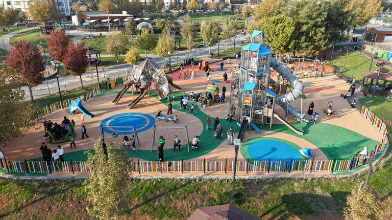 Aliya İzzetbegoviç Millet Bahçesi Yenilenen Yüzüyle Hizmete Açıldı