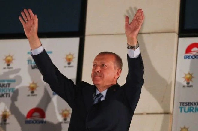 03.00`de BALKON KONUŞMASI