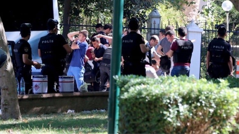 'Allahıma kitabıma hepinizi vururum'