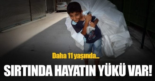 11 yaşındaki cuma çöplerden plastik toplayarak ailesine destek oluyor