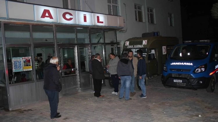 24 işçi yemekten zehirlendi
