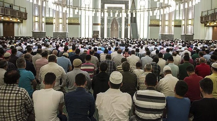 25 Kasım Cuma namazı saat kaçta? Ezan saat kaçta okunacak?