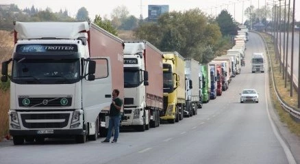 3 kilometre TIR kuyruğu