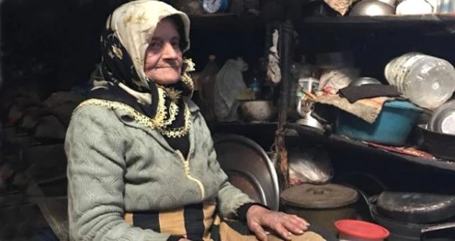 33 Yıldır Yaylada Tek Başına Yaşıyordu Dönmeye İkna Edilen ?Robinson Nine? Herkesi Duygulandırdı