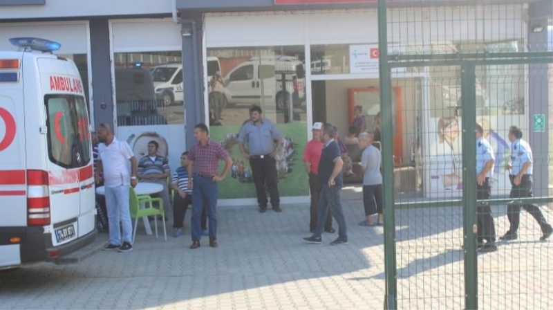 4. kattan atladı, görevlinin üstüne düştü