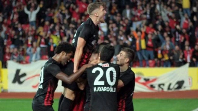 5 gollü düelloda kazanan Es Es!