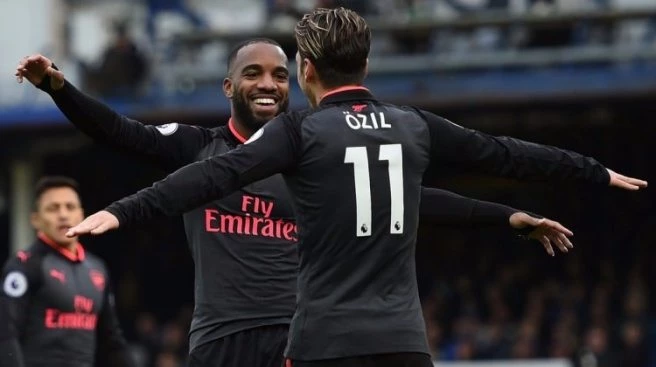7 gollü maçta kazanan Arsenal!