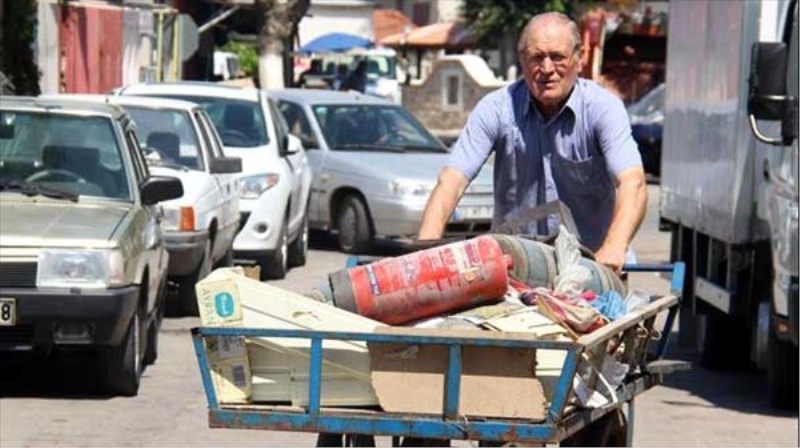 72 yaşında üniversite sıralarına oturdu