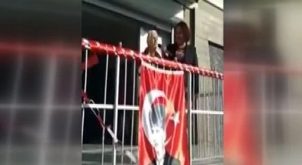 83?lük Nadide nine, kürsüye çıkıp şiir okudu