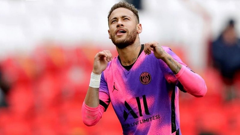 9 yıl sonra yeniden! Brezilyalı oyuncu Neymar, PES`in kapak yüzü ve elçisi oldu