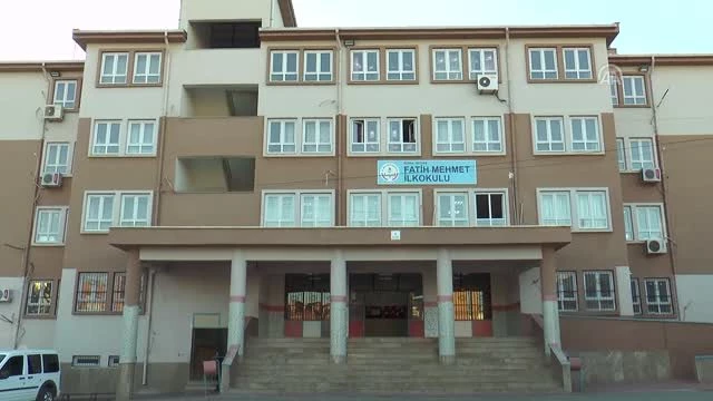 AB Ülkelerinin Büyükelçileri, Suriyeli Çocukların Eğitim Gördüğü Bir Okulu Ziyaret Etti
