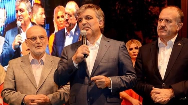 Abdullah Gül Demokrasi Nöbetine katıldı