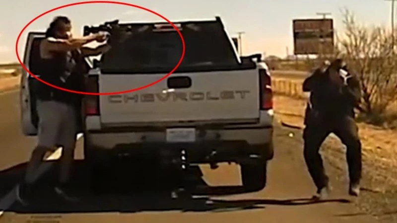 ABD`yi karıştıran olayın görüntüleri servis edildi! Suç makinesi, polisi otomatik tüfekle böyle öldürdü