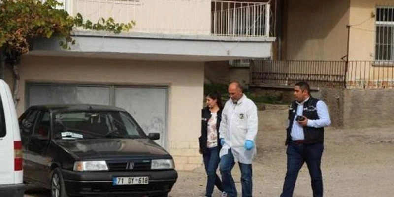 ABİSİNİ ÖLDÜRDÜ