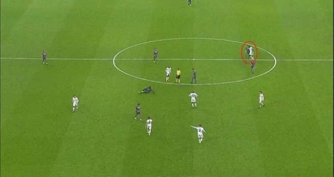 Aboubakar, Rakibine Kafa Attığı Gerekçesiyle Doğrudan Kırmızı Kart Gördü