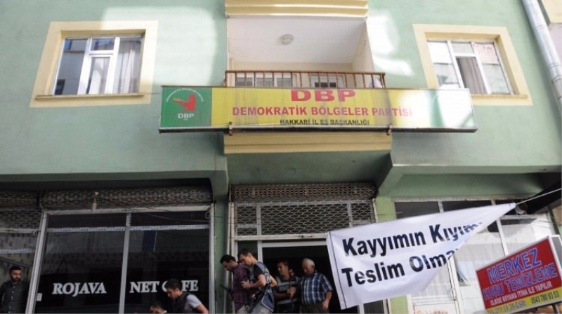 Açlık grevi yapan 27 kişi gözaltına alındı