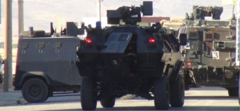 Adana'da polise ses bombası atıldı