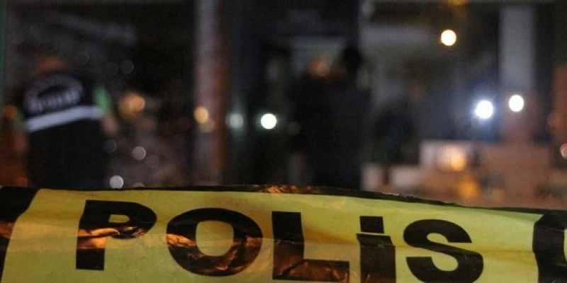 Adana`da dehşet: Önce laf attılar sonra boğazından bıçakladılar