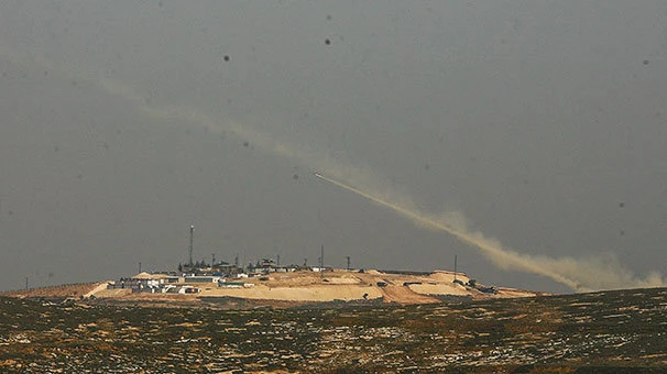 Afrin kırsalındaki terör yuvaları ÇNRA`larla vuruluyor