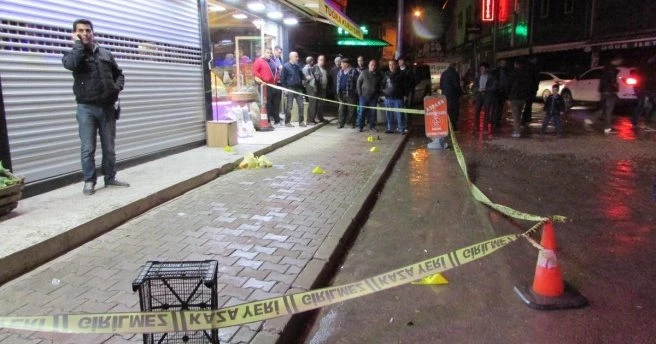 Afyon`da cinayet: Emekli başkomiser eşi ve yeğenini vurdu