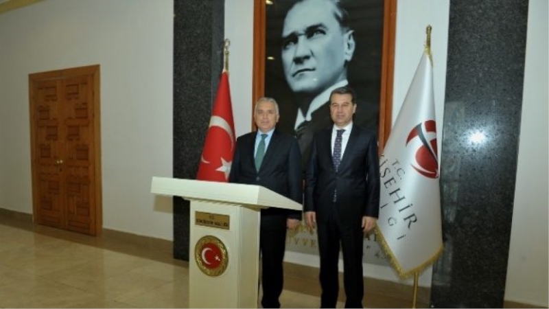 Afyonkarahisar Valisi Aziz Yıldırım, Vali Azmi Çelik`i Makamında Ziyaret Etti