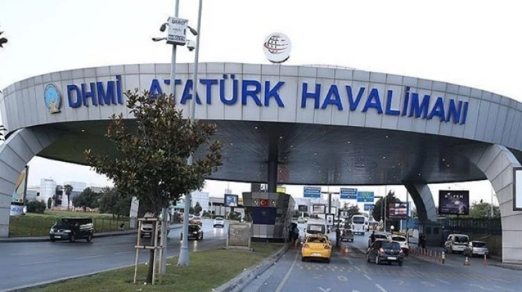 AHL'de Kamyon 'jet'e çarptı