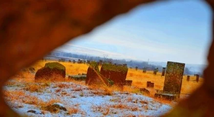 Ahlat Selçuklu Mezarlığı kışın ayrı bir güzel