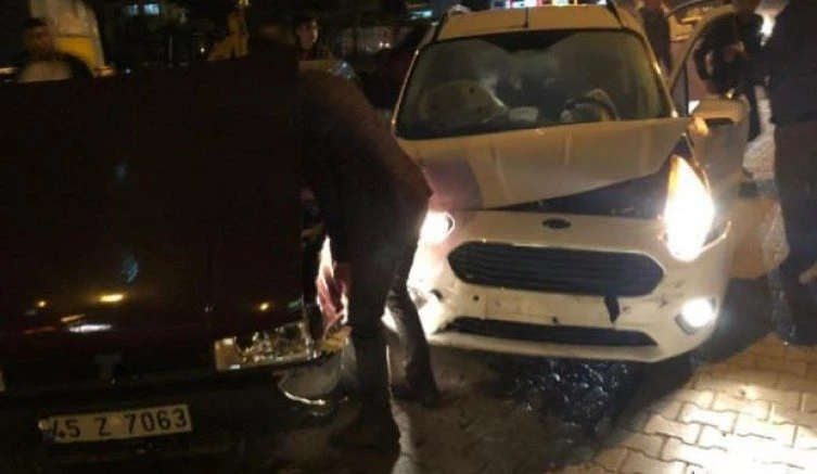 AK PARTİ BELEDİYE BAŞKANI KAZA YAPTI