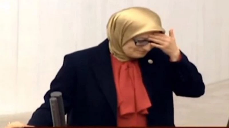 AK Partili vekil Belgin Uygur kürsüde fenalaştı, Genel Kurul`a ara verildi