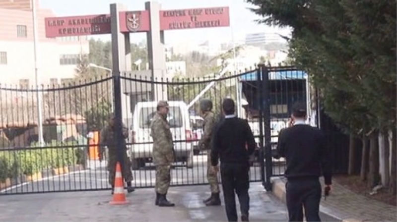 Akademideki darbeci generaller tutuklandı