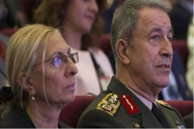 Akar`ın eşi: