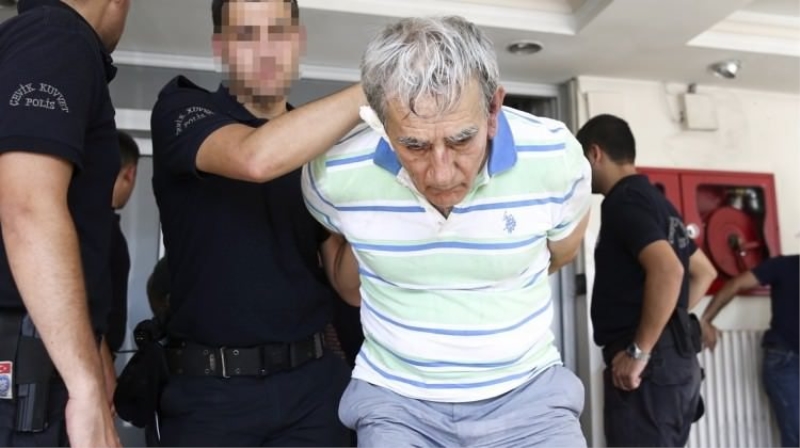 Akın Öztürk Kimdir? Biyografisi - Akın Öztürk'ün ismi silindi!