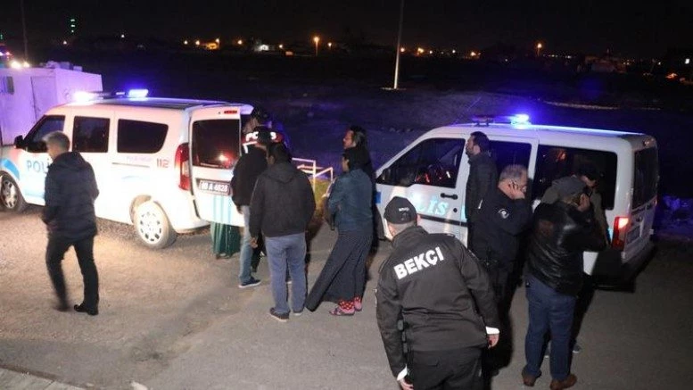 AKRABA KAVGASI KANLI BİTTİ