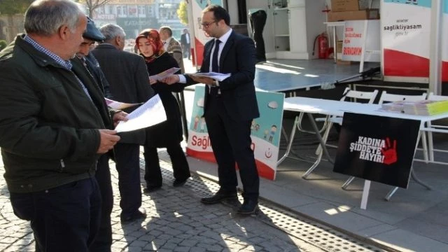 Aksaray`da Sağlık Çalışanları `Kadına Şiddete` Dikkat Çekti