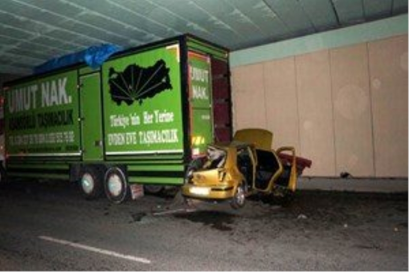 Alt geçitte feci trafik kazası!..