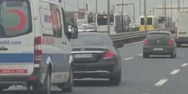 AMBULANSA YOL VEREMEYEN SÜRÜCÜYE BİR ŞOK DAHA