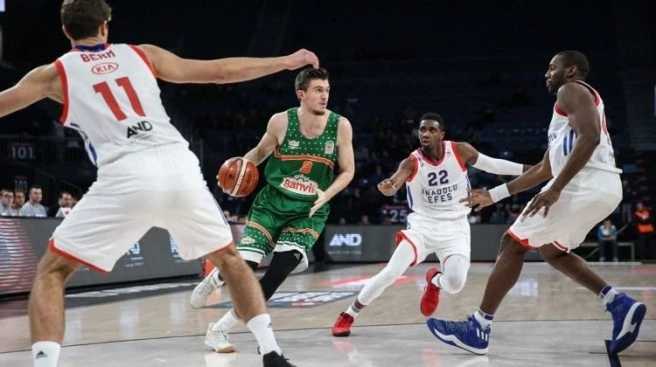 ANADOLU EFES EVİNDE DAĞILDI